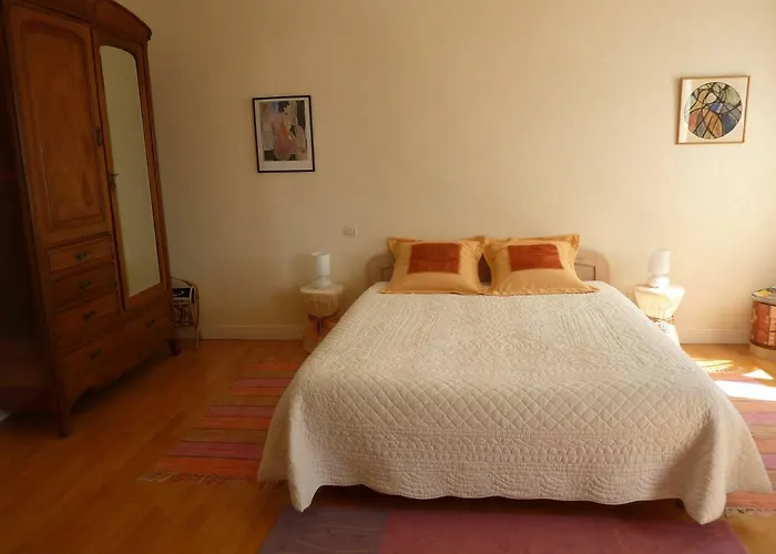 Le Clos Des Rosiers Bed & Breakfast Saint-Emilion