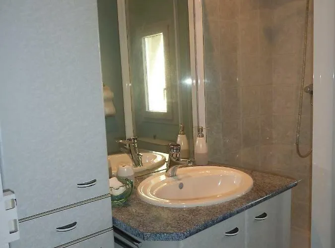 Le Clos Des Rosiers 3*